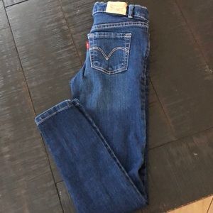 Girls denim jeans from levi’s.